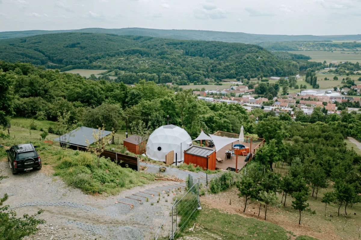 Úžasný Glamping u oveček na venkově jižní Moravy s moderním komfortem, vířivkou i saunou - foto 04