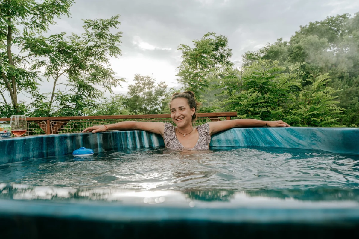 Úžasný Glamping u oveček na venkově jižní Moravy s moderním komfortem, vířivkou i saunou - foto 05