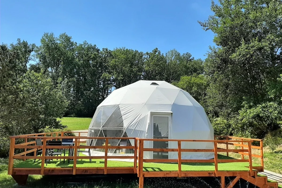 Úžasný glamping v originálním a prostorném Igloo pro 2 osoby - foto 02
