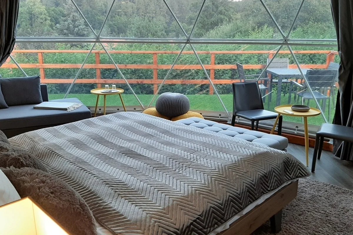 Úžasný glamping v originálním a prostorném Igloo pro 2 osoby - foto 04
