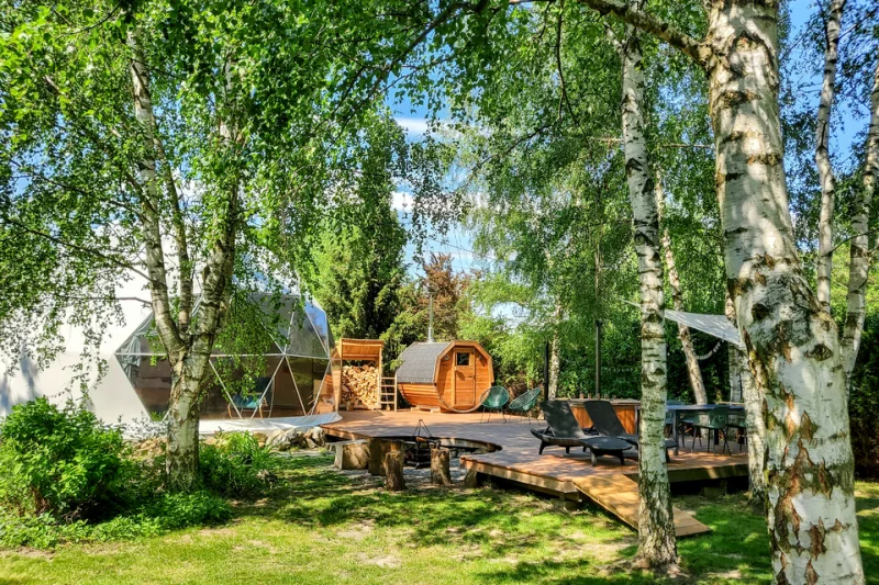 Úžasný glampingový pobyt v elegantním Igloo s privátním koupacím sudem a saunou pro 2 osoby na 2 noci - foto 03