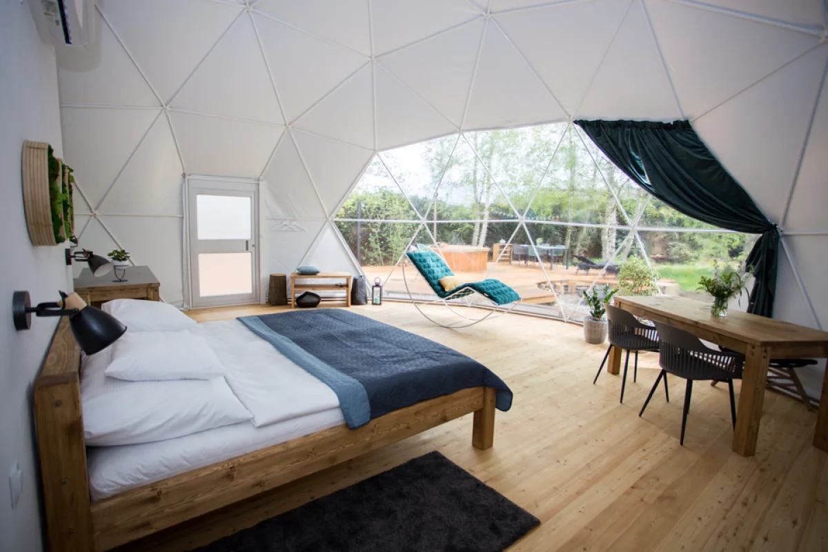 Úžasný glampingový pobyt v elegantním Igloo s privátním koupacím sudem a saunou pro 2 osoby na 2 noci - foto 05