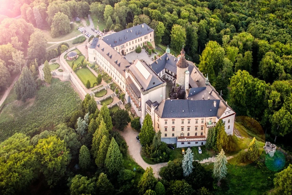 Úžasný pobyt plný romantiky s wellness relaxem pro dvě osoby na honosném zámku Zbiroh - foto 03
