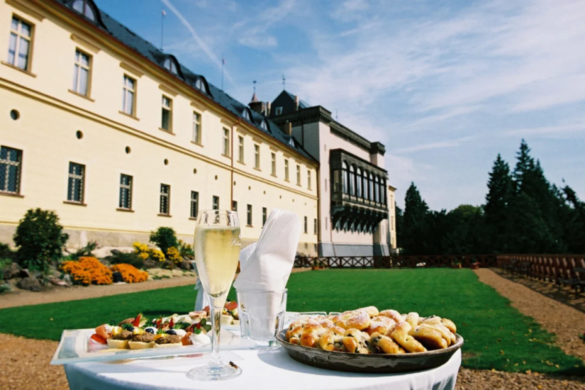 Úžasný pobyt plný romantiky s wellness relaxem pro dvě osoby na honosném zámku Zbiroh - foto 04