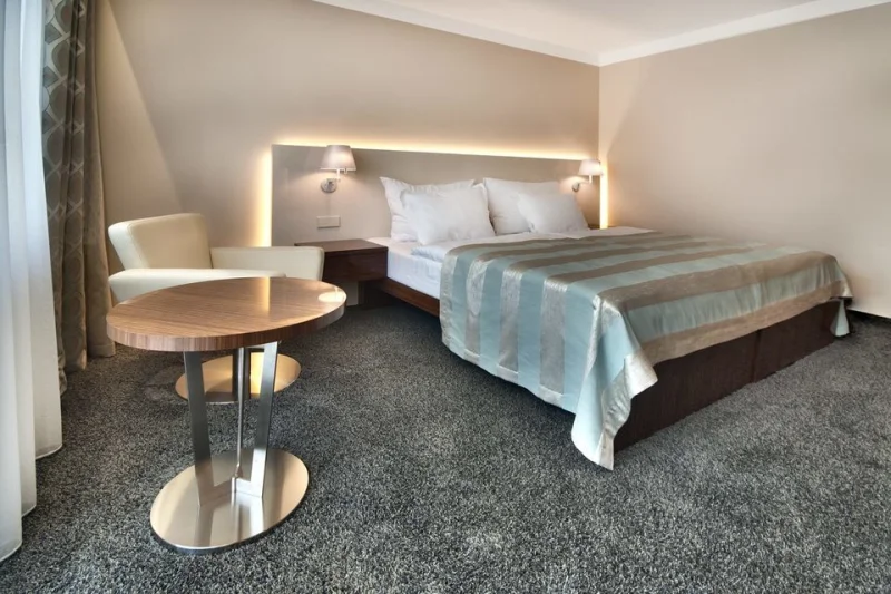 Úžasný romantický pobyt s wellness a polopenzí v designovém boutique Hotelu Prezident - foto 02