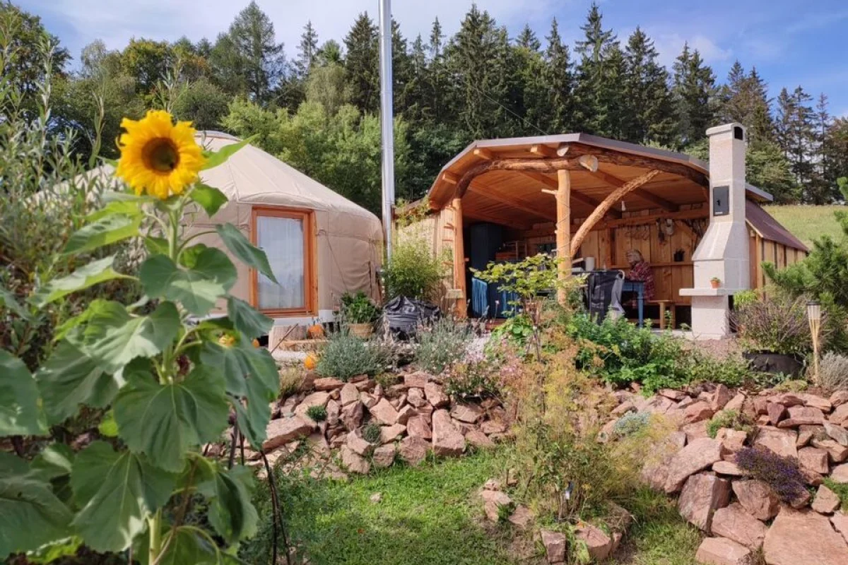 Úžasný wellness glamping v jurtě na samotě v srdci Podkrkonoší s exkluzivním grilovacím košem pro 2 osoby na 2 noci - foto 03