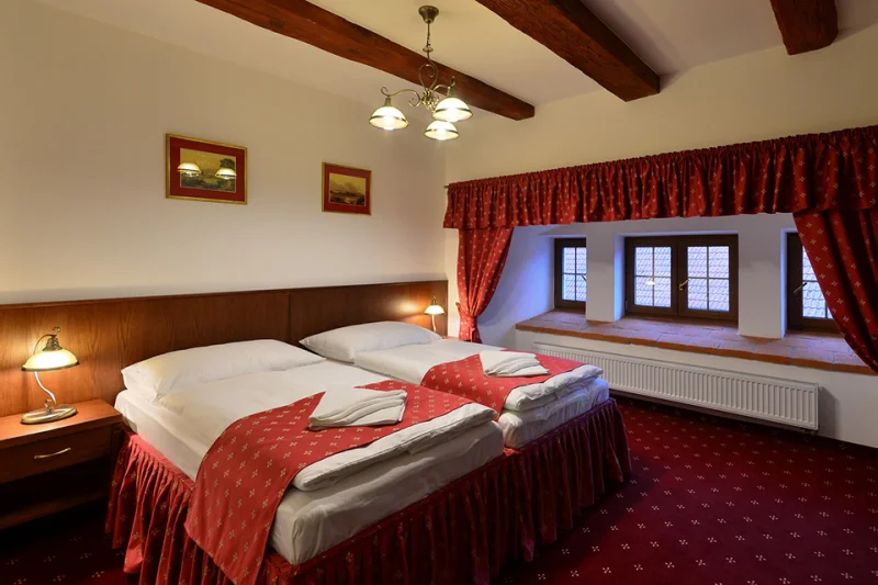 Víkendový relax v Hotelu Malý Pivovar Klášter s romantickou večeří a masáží - foto 03