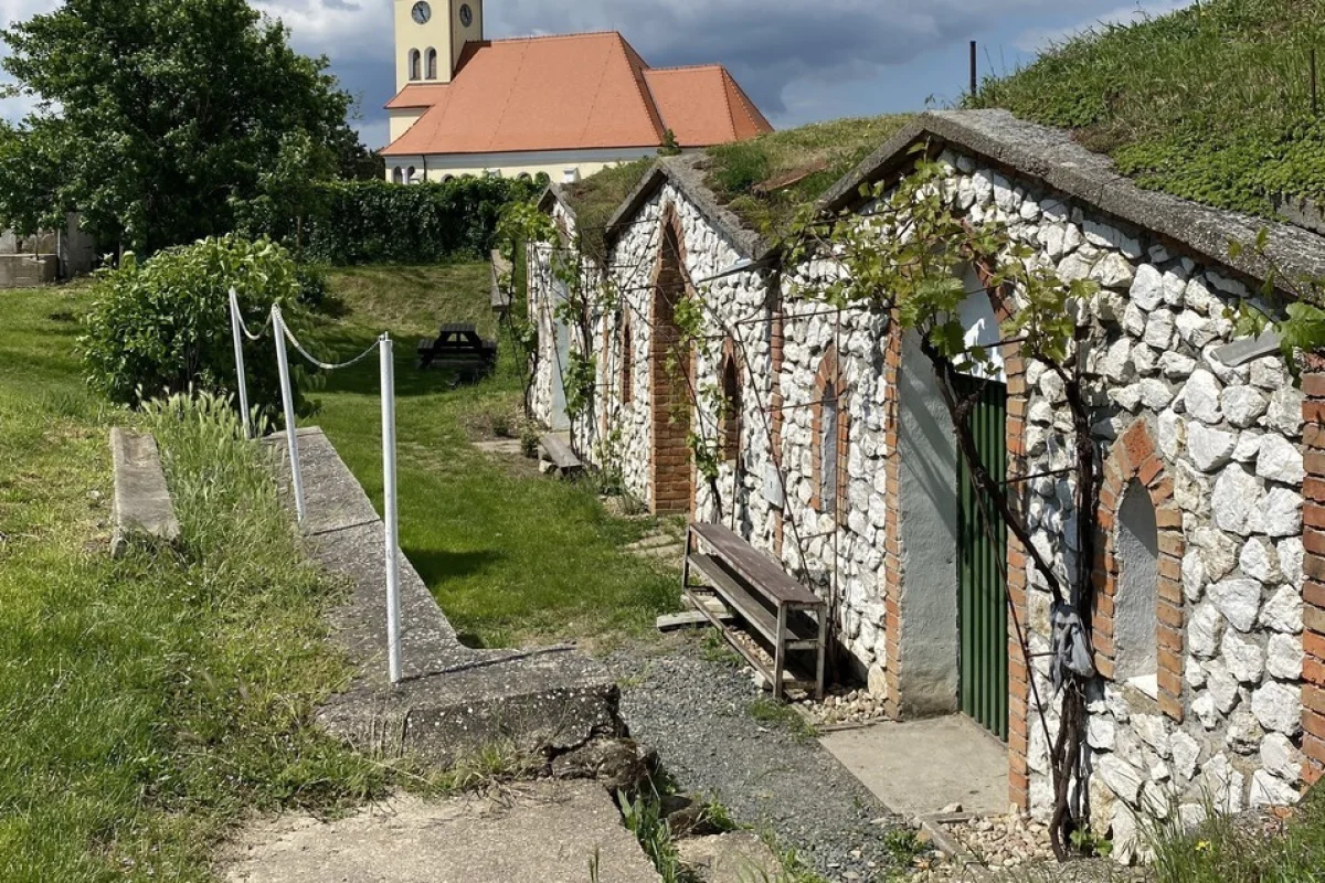 Vinařská cyklistická úniková hra krajinou Modrých Hor na jižní Moravě - foto 02