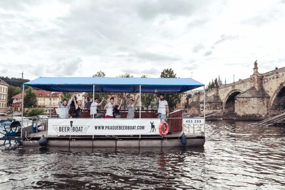Vinařská plavba šlapadlem na Vltavě + 12 lahví prosecca - foto 06