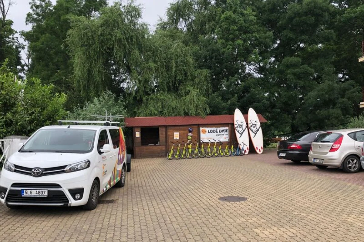 Vinařský výlet na koloběžce a v kánoi s degustací ve vinařství Hraniční zámeček – Lednice - foto 05
