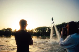 VIP lekce flyboardingu se světovou špičkou Petrem Civínem na 2 hodiny - foto 01