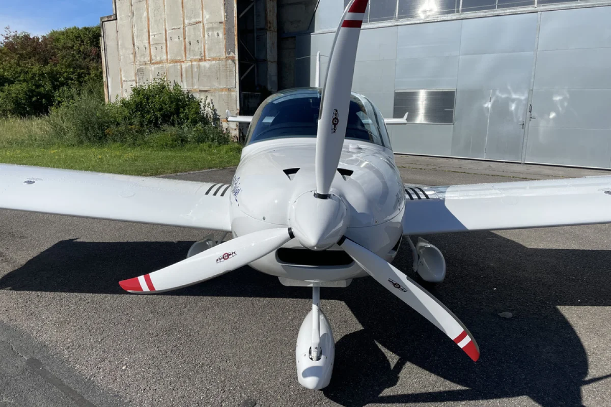 Vyhlídkový let nad Brnem a okolím letounem PS-28 Cruiser pro 1 osobu - foto 04