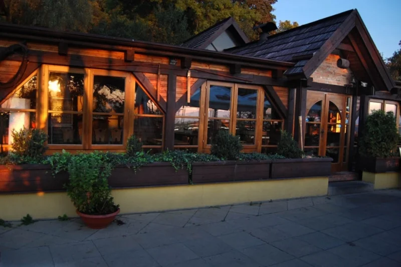 Vynikající tříchodové menu s nádherným výhledem na Prahu v restauraci Petřínské Terasy pro 2 osoby - foto 02