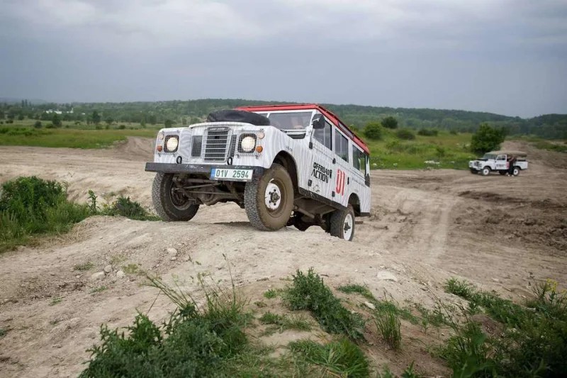 Základy offroadové jízdy v legendárním Land Roveru nebo Mercedesu G - foto 03