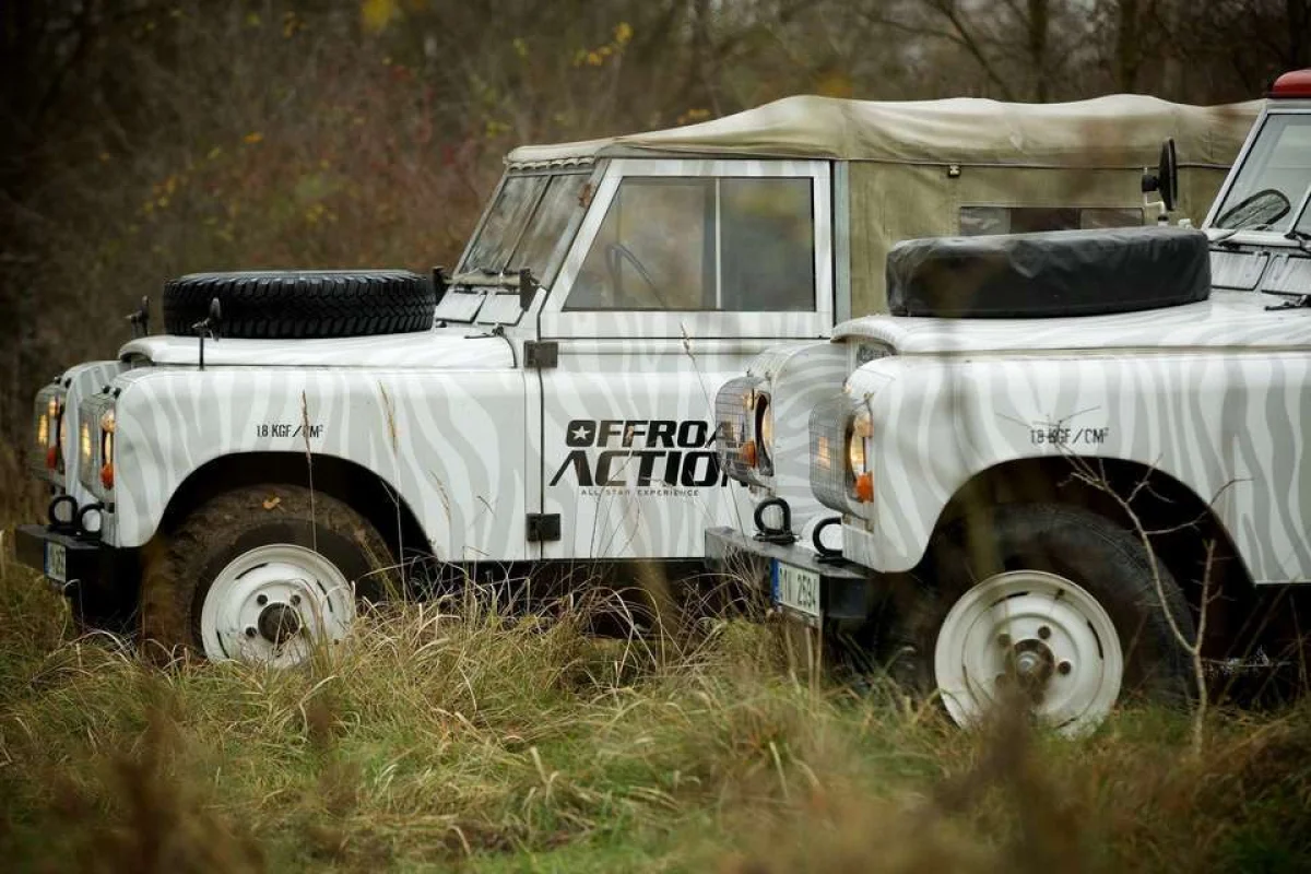 Základy offroadové jízdy v legendárním Land Roveru nebo Mercedesu G - foto 05