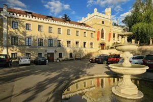 Zámecký odpočinek pro dva a privátní wellness - foto 02