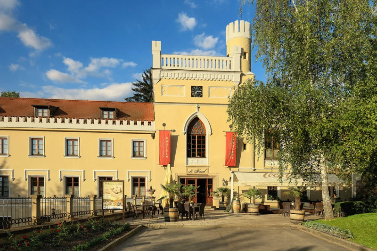 Zámecký odpočinek pro dva a privátní wellness - foto 03