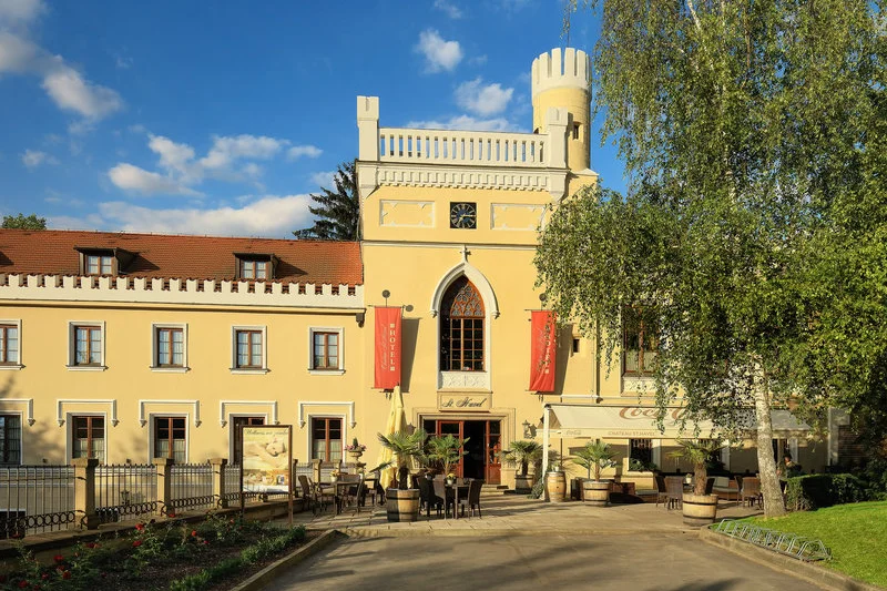 Zámecký odpočinek pro dva a privátní wellness - foto 03