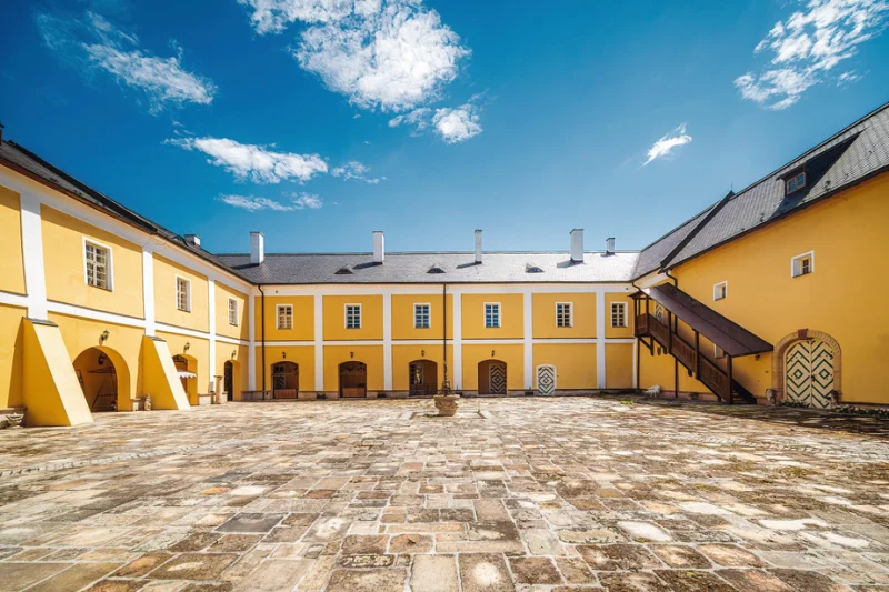 Zámecký pobyt se snídaní a prohlídkou na šlechtickém Zámku Rychvald pro 2 osoby - foto 02