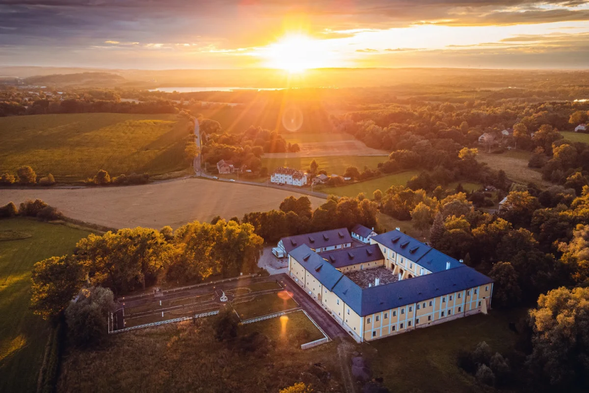 Zámecký pobyt se snídaní a prohlídkou na šlechtickém Zámku Rychvald pro 2 osoby - foto 04