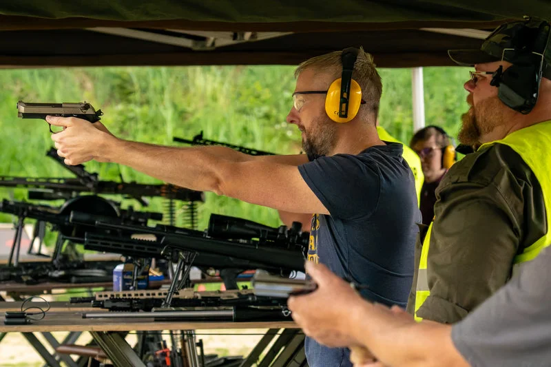 Zážitková střelba: Luxusní balíček pro náročné - 18 zbraní - foto 04