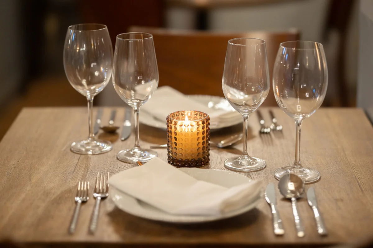 Zážitkové 4chodové menu s možností neomezené konzumace vybraných nápojů v zámecké restauraci Chateau Ctěnice v Praze - foto 03