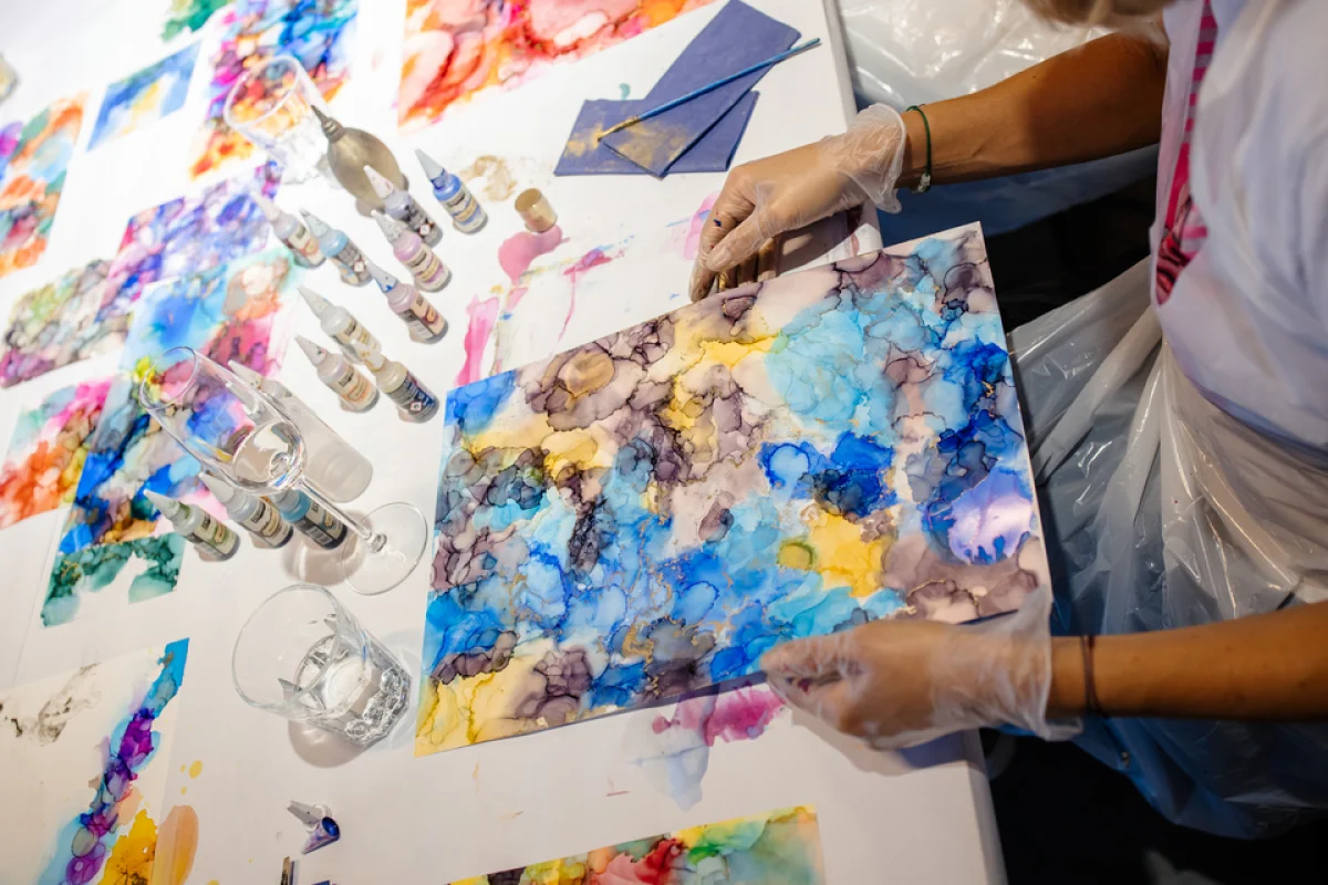 Zážitkové malování ArtMoment unikátní metodou ArtInk s lihovou tuší - foto 04