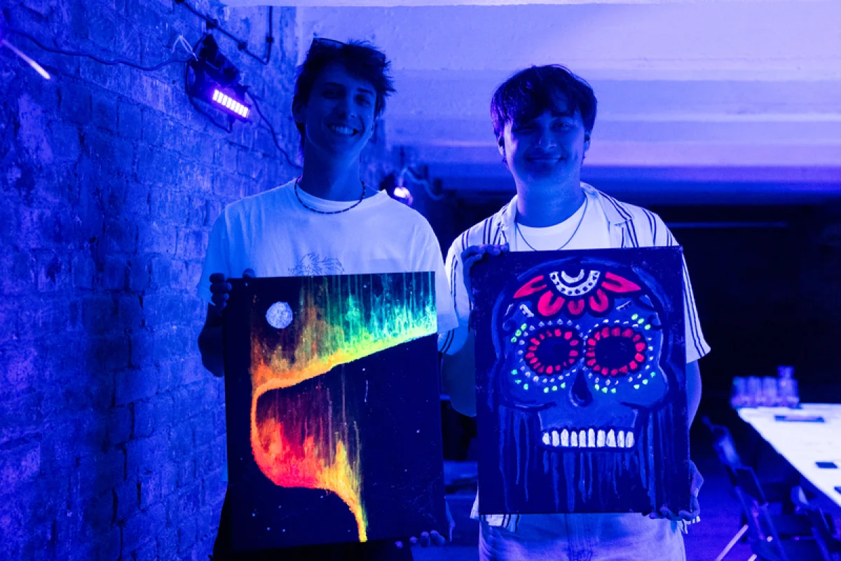 Zážitkové malování neonovými barvami ve tmě - foto 05