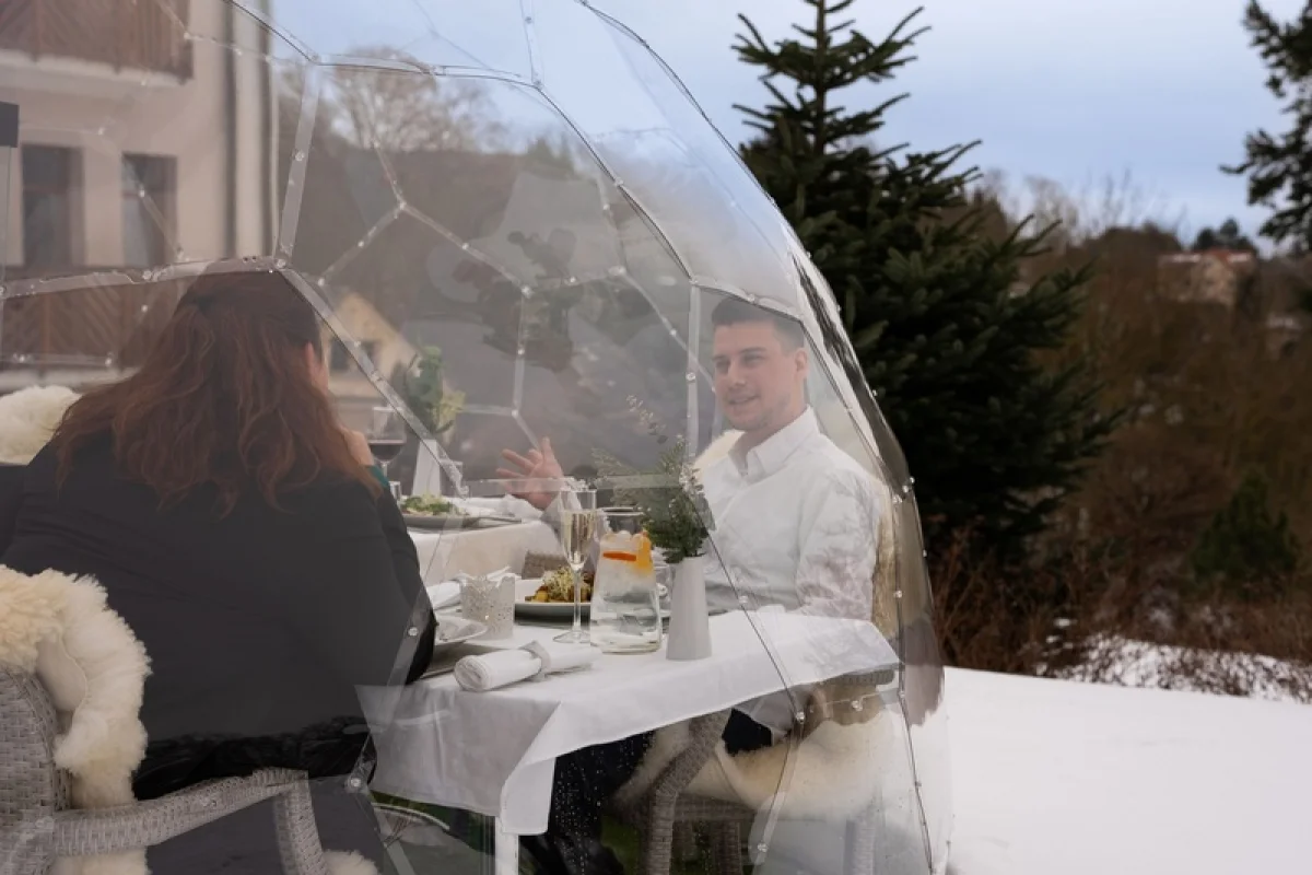 Zážitkové menu v iglú s výhledem na Krušné hory - foto 03