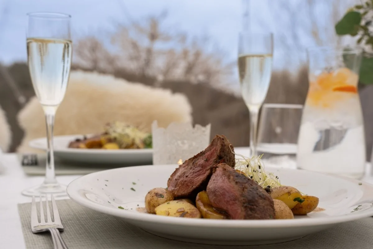 Zážitkové menu v iglú s výhledem na Krušné hory - foto 05