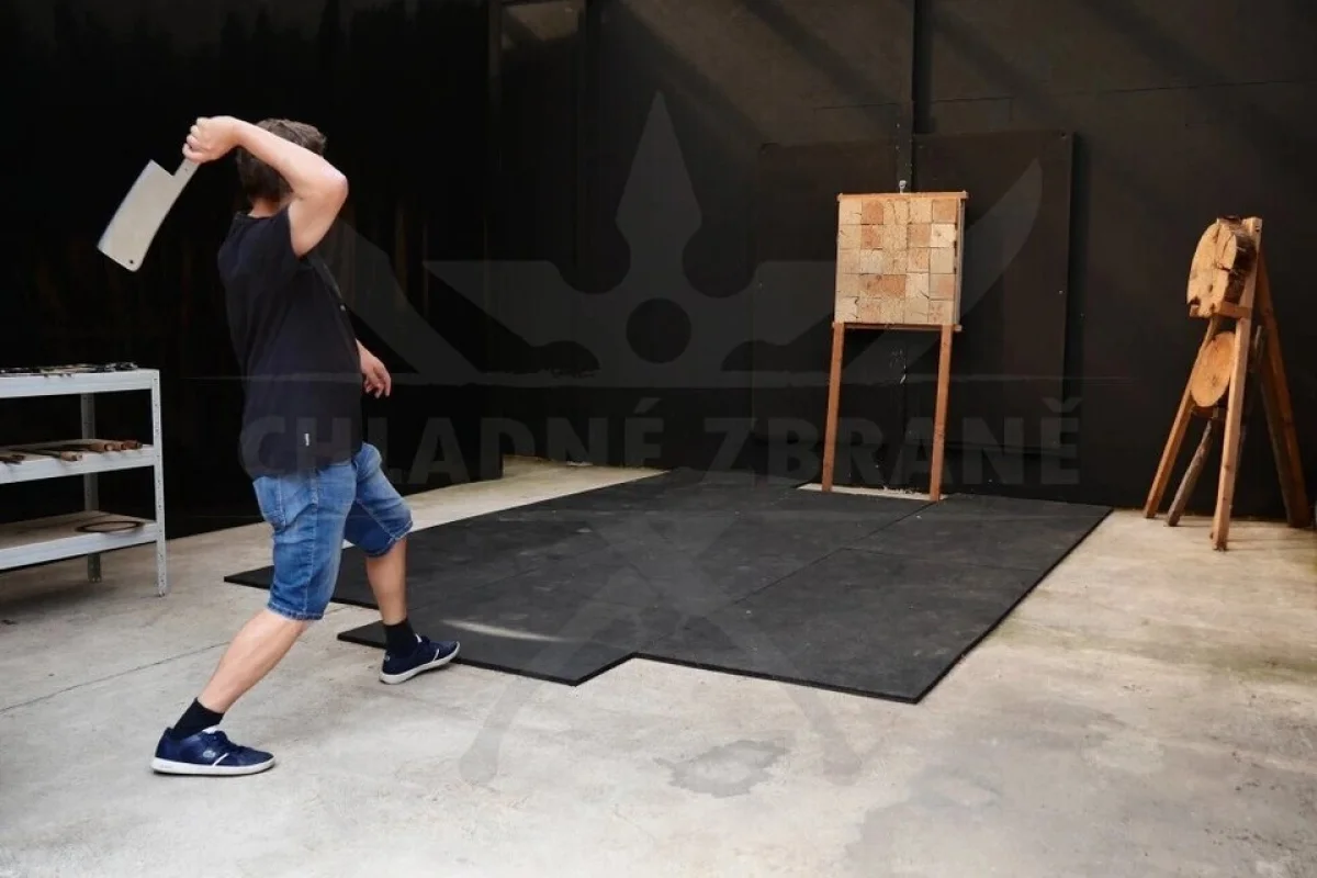Zážitkový individuální kurz vrhání chladných zbraní - foto 03