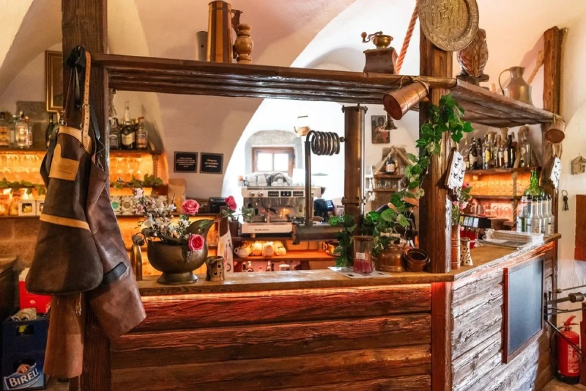 Zážitkový pobyt na hradě Vildštejn se 4chodovou večeří - foto 08