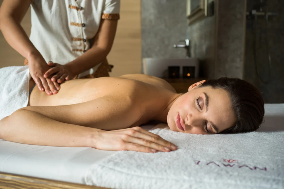 Zeštíhlující masáž + celotělový peeling a zábal - foto 10